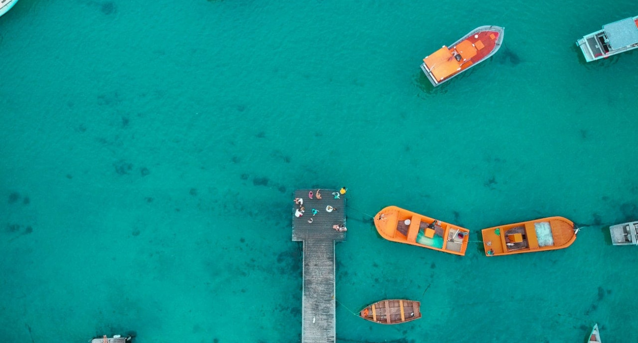 aerial-view-bird-s-eye-view-boats-793166